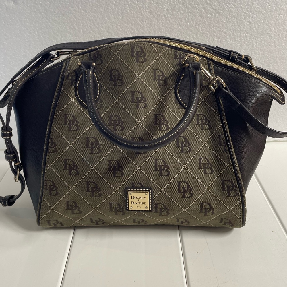 Authentic Dooney & Bourke Classic Logo Brown Shoulder / Handbag / Purse